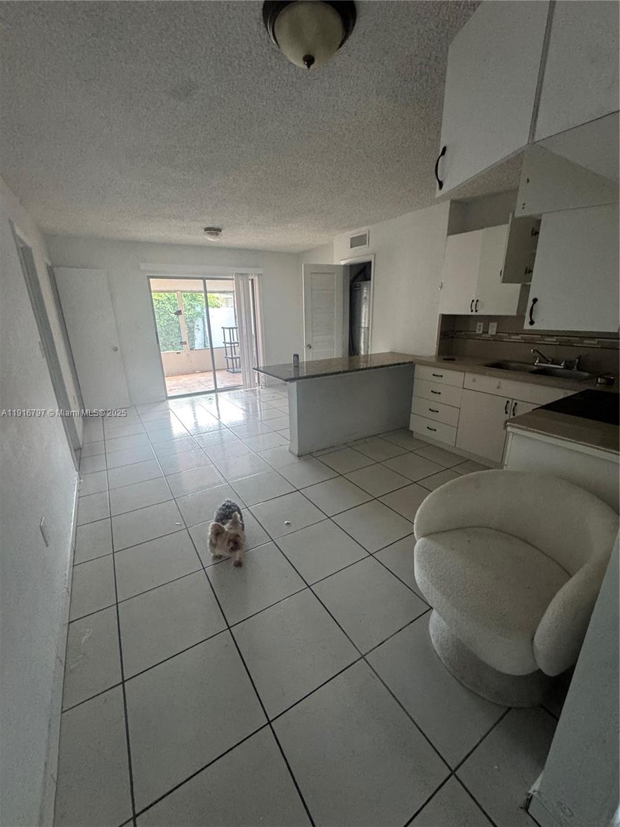   /  2352 кв.футов $ 2025-11-19 0 Фото