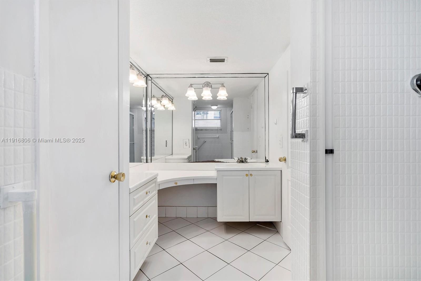 110 2 / 2 1770 sq. ft. $ 2025-11-19 0 Photo