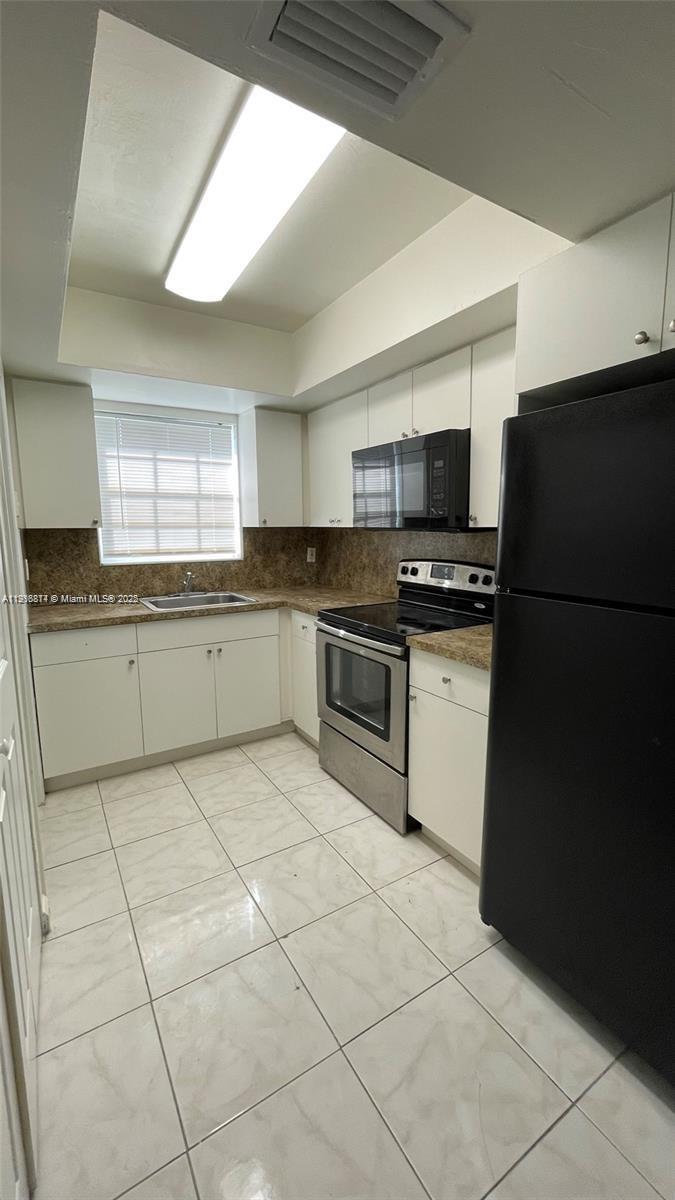   /  2525 sq. ft. $ 2025-11-19 0 foto