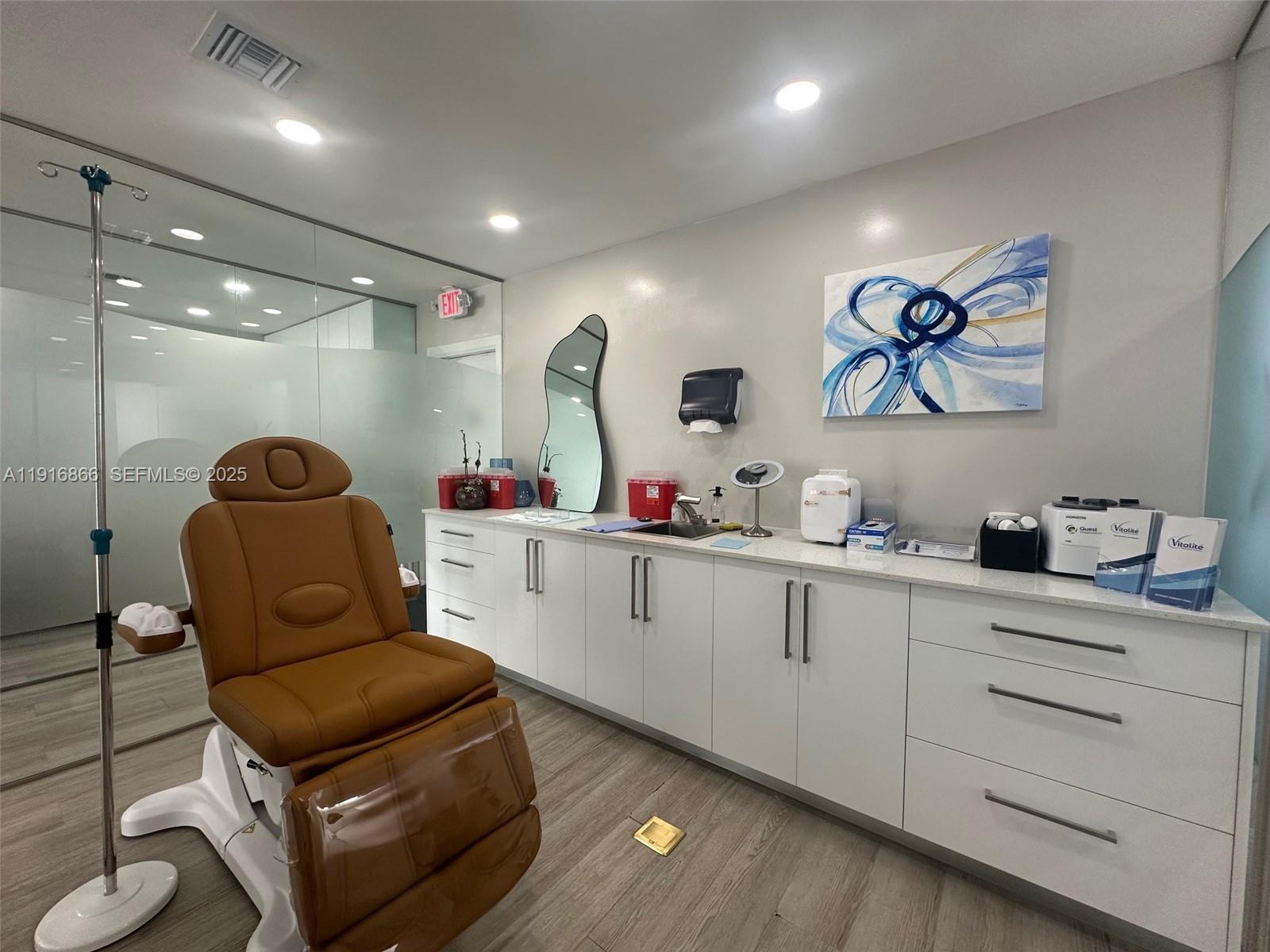   /   sq. ft. $ 2025-11-19 0 Photo