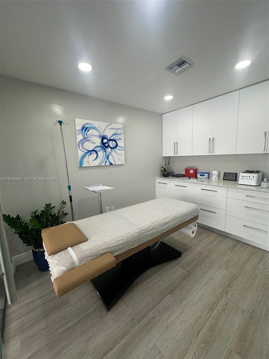   /   sq. ft. $ 2025-11-19 0 Photo