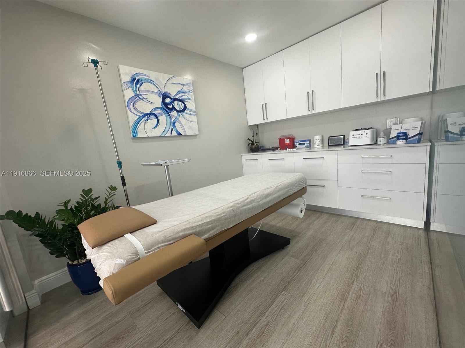   /   sq. ft. $ 2025-11-19 0 Photo