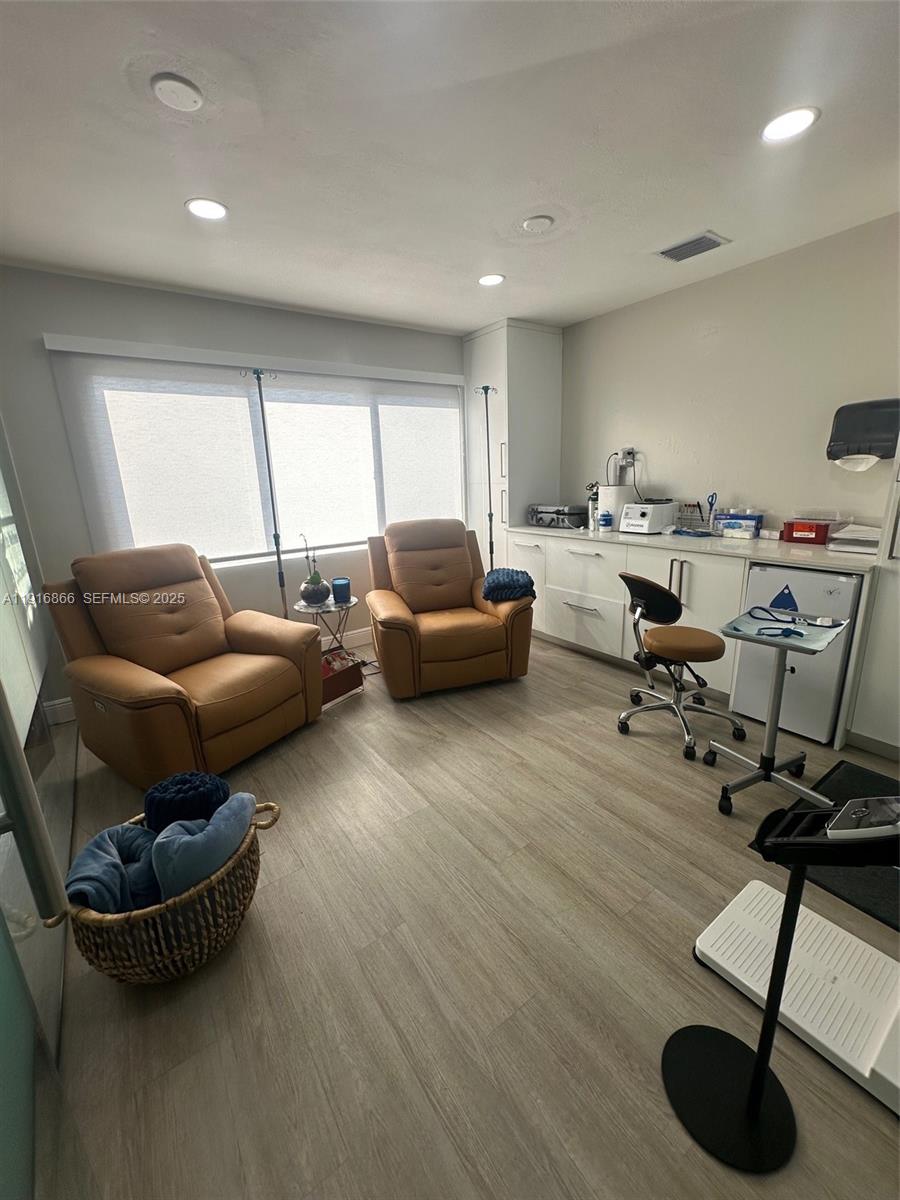   /   sq. ft. $ 2025-11-19 0 Photo