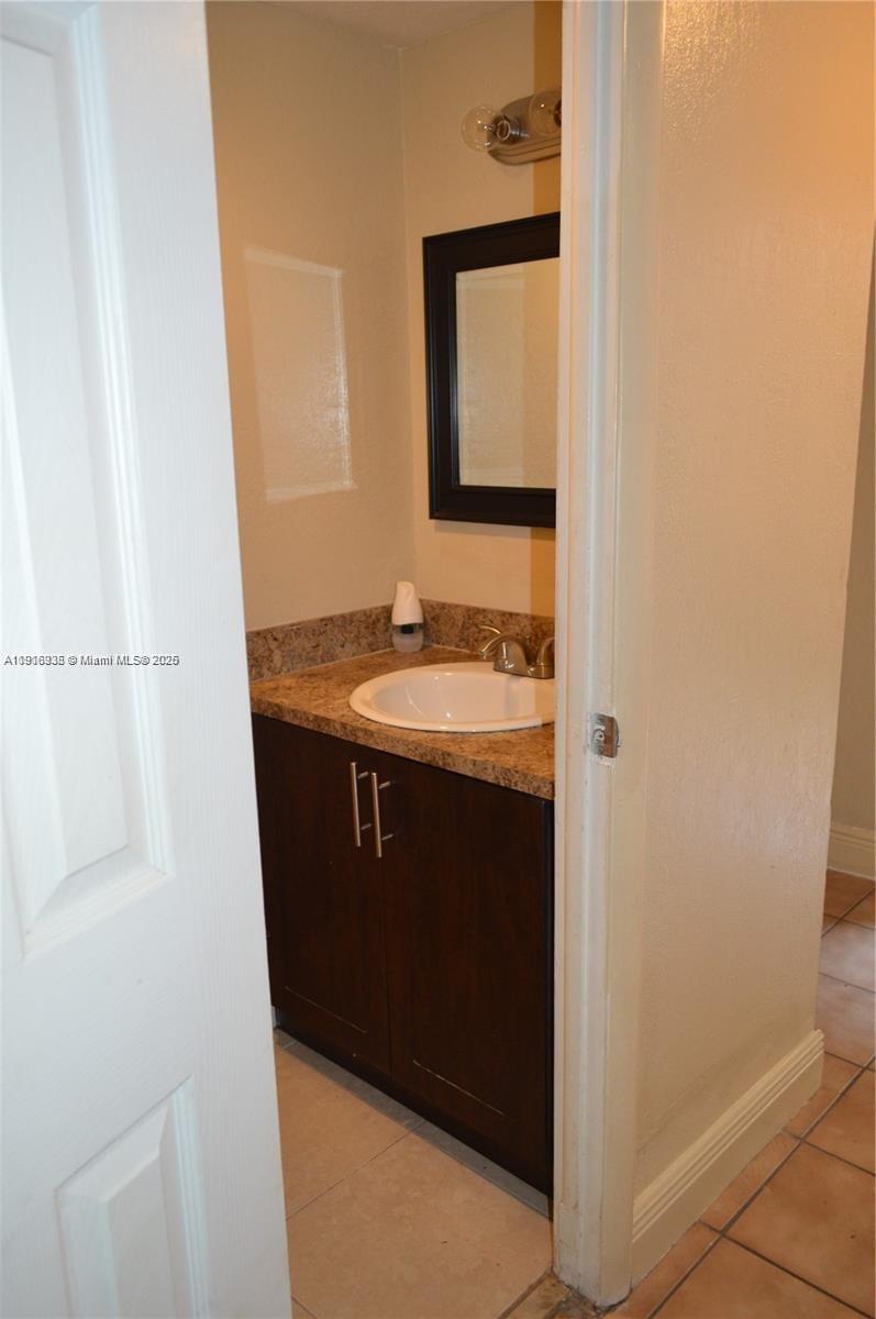   /  2554 кв.футов $ 2025-11-19 0 Фото