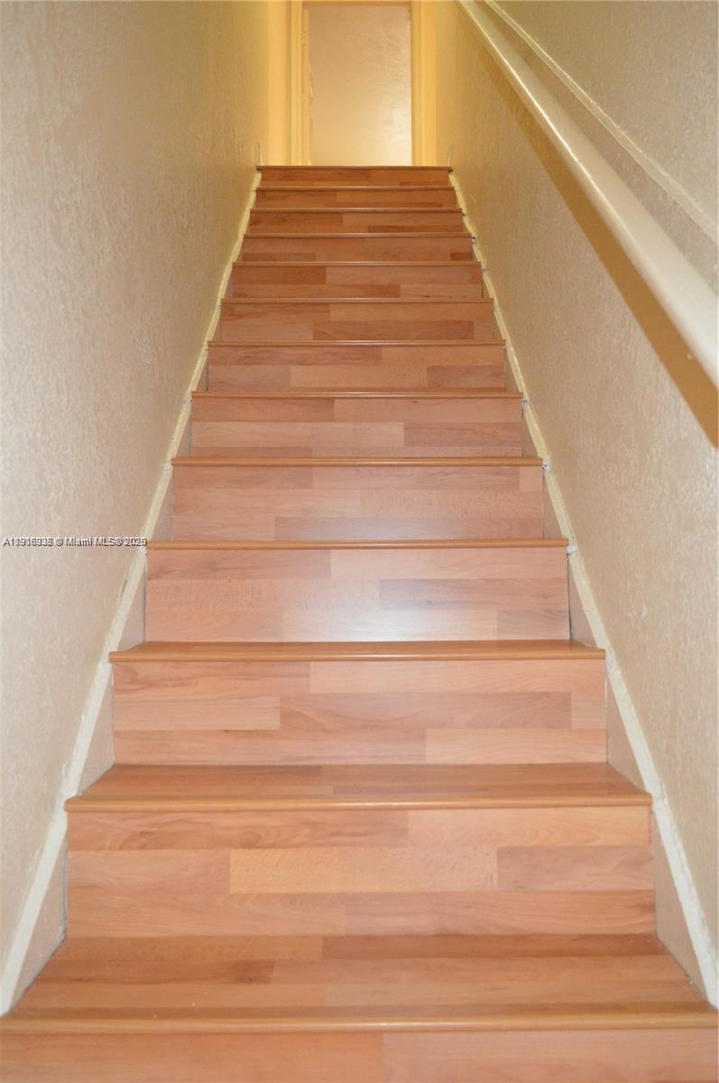   /  2554 кв.футов $ 2025-11-19 0 Фото