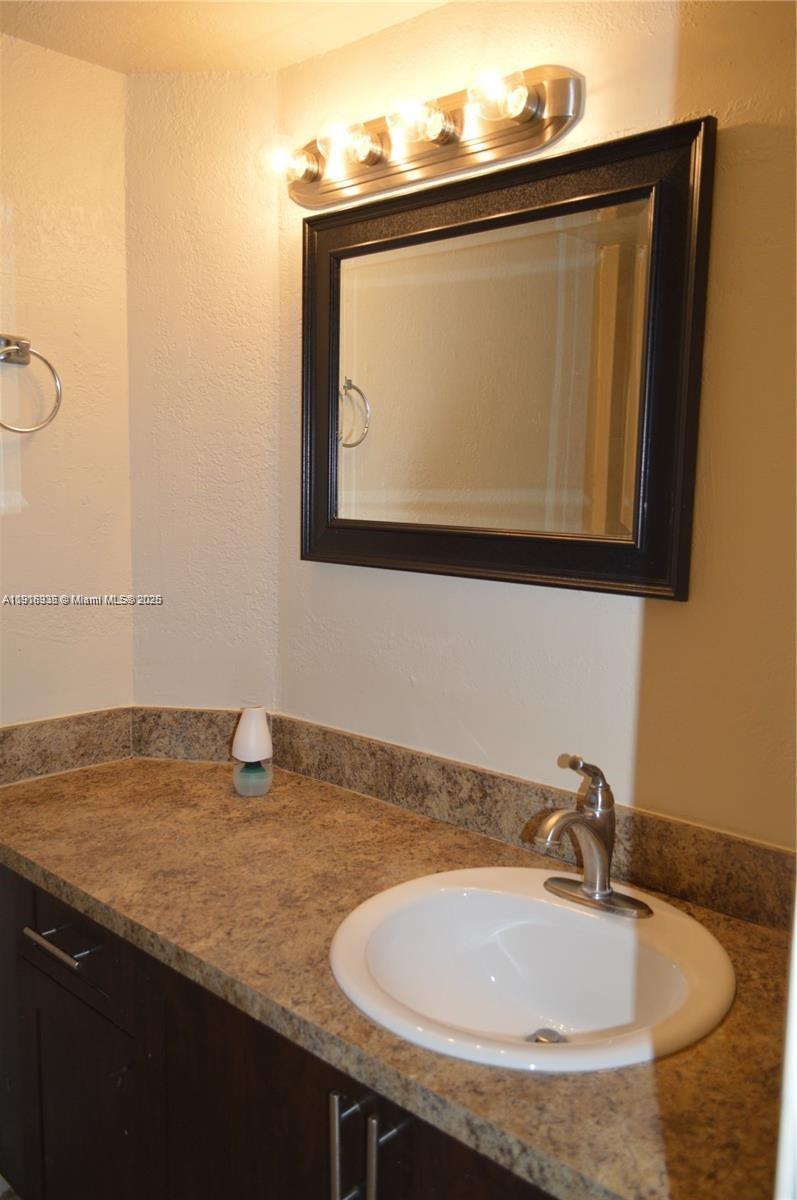   /  2554 кв.футов $ 2025-11-19 0 Фото