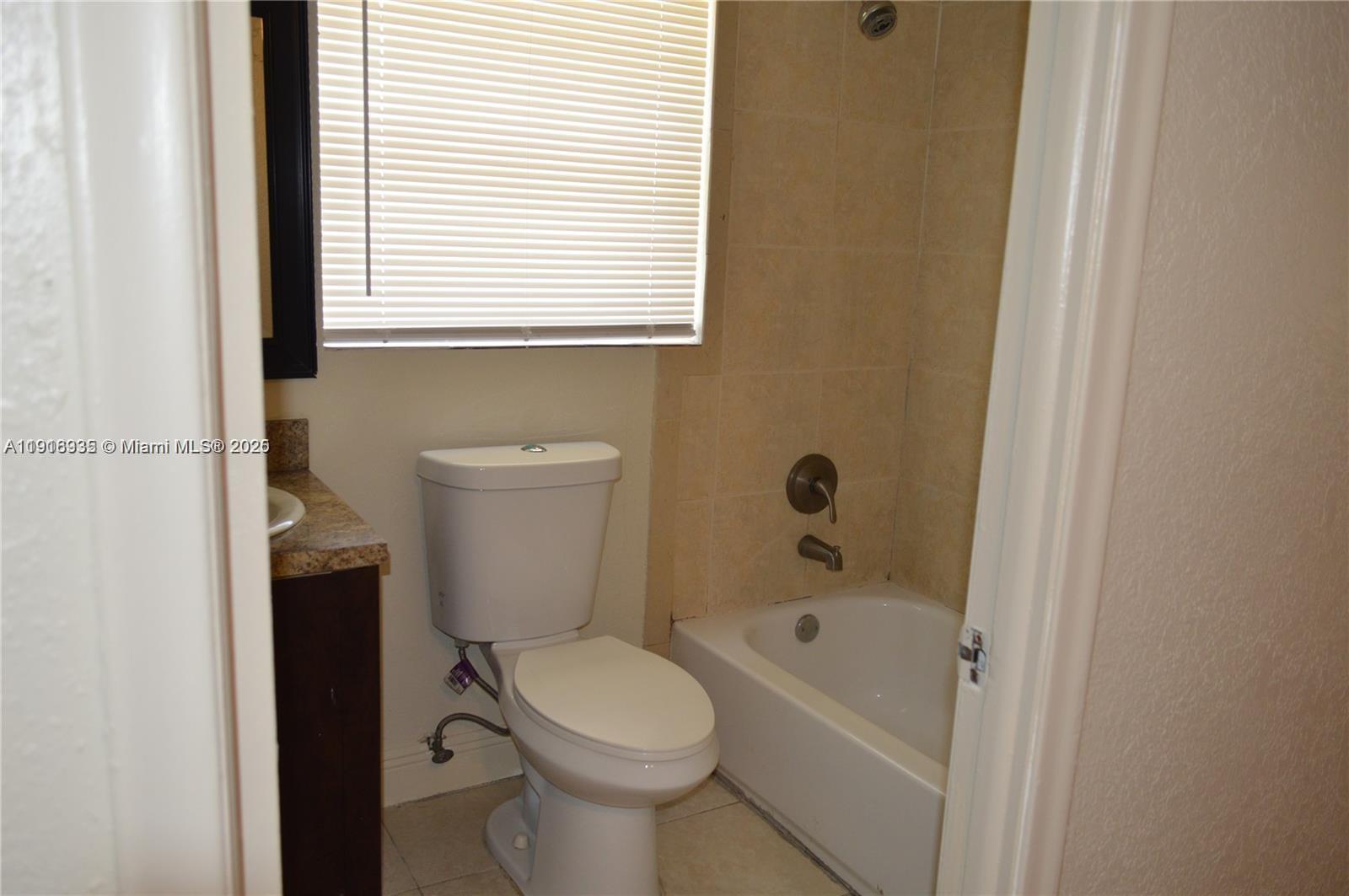   /  2554 кв.футов $ 2025-11-19 0 Фото