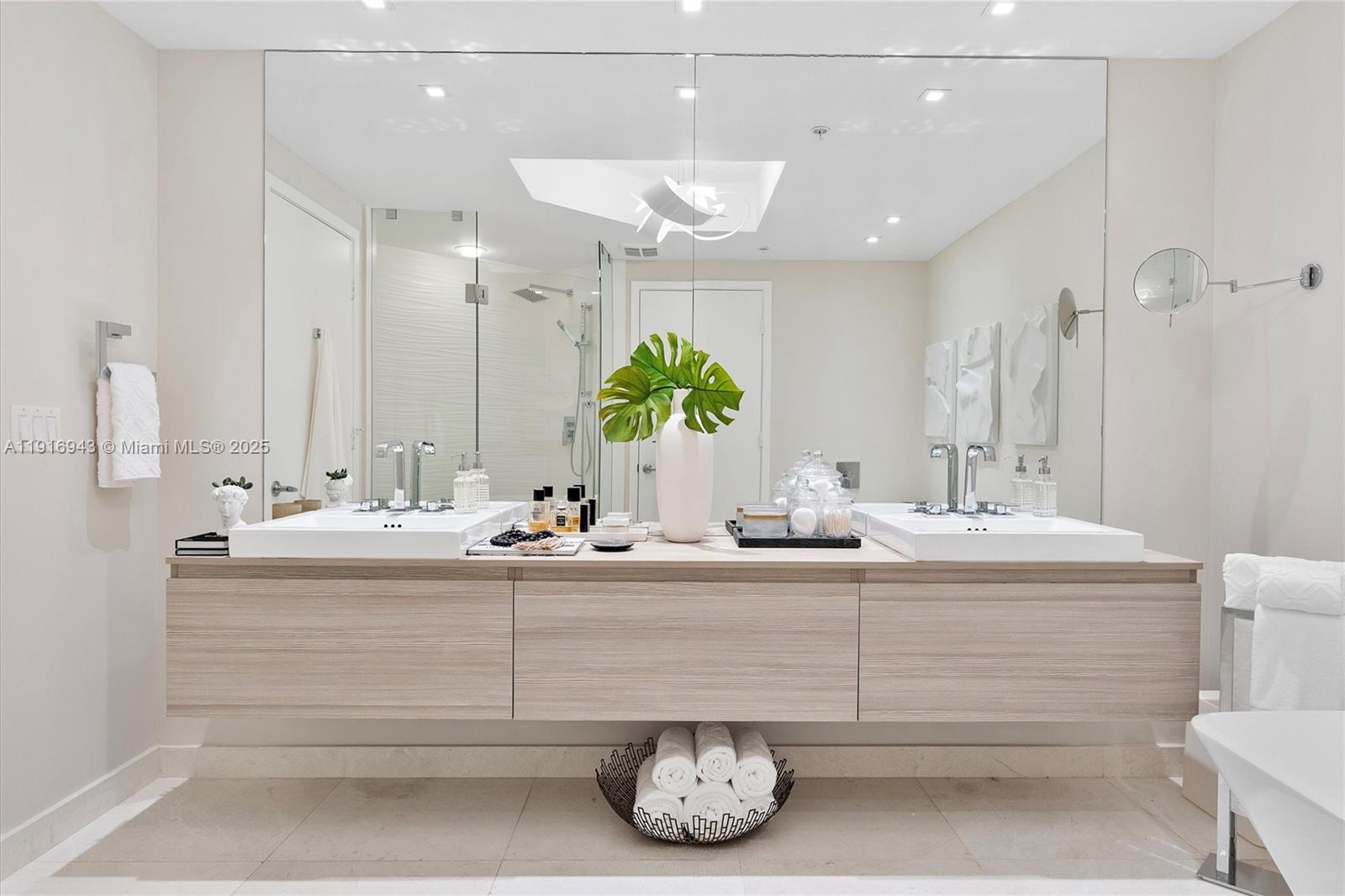 Photo of 17301 Biscayne Blvd #2202, North Miami Beach, Florida, 33160 -