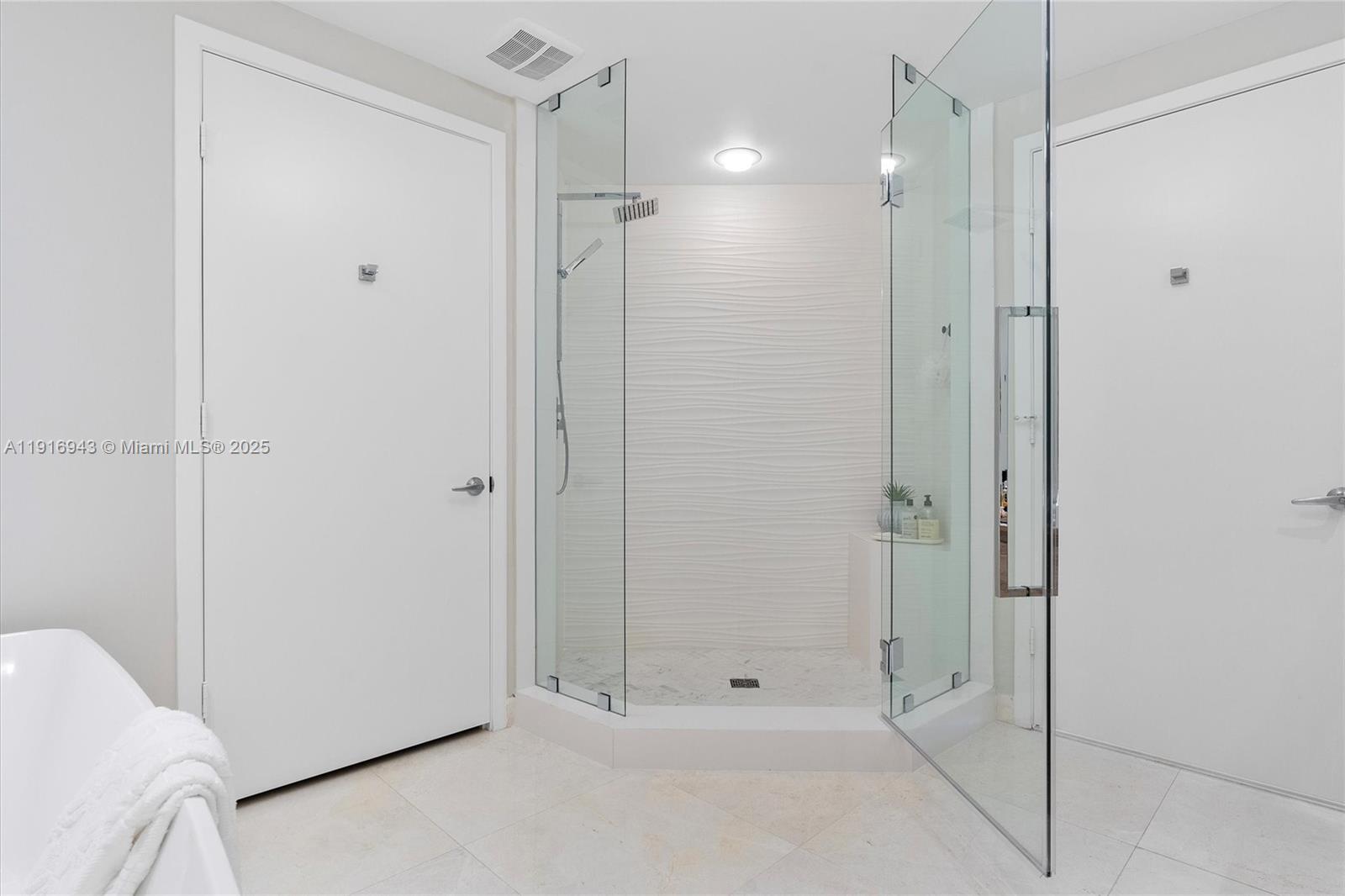 Photo of 17301 Biscayne Blvd #2202, North Miami Beach, Florida, 33160 -
