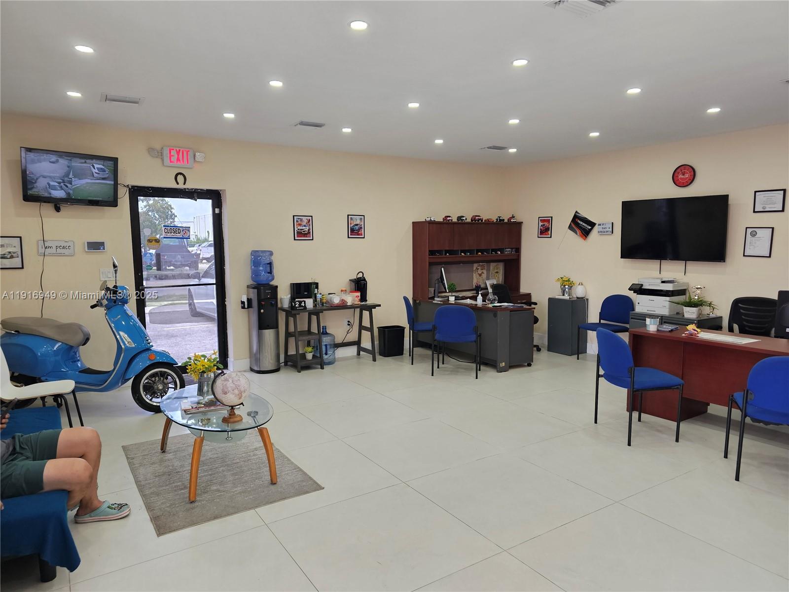 See details / sq. ft. $ 2025-11-19 0 Photo