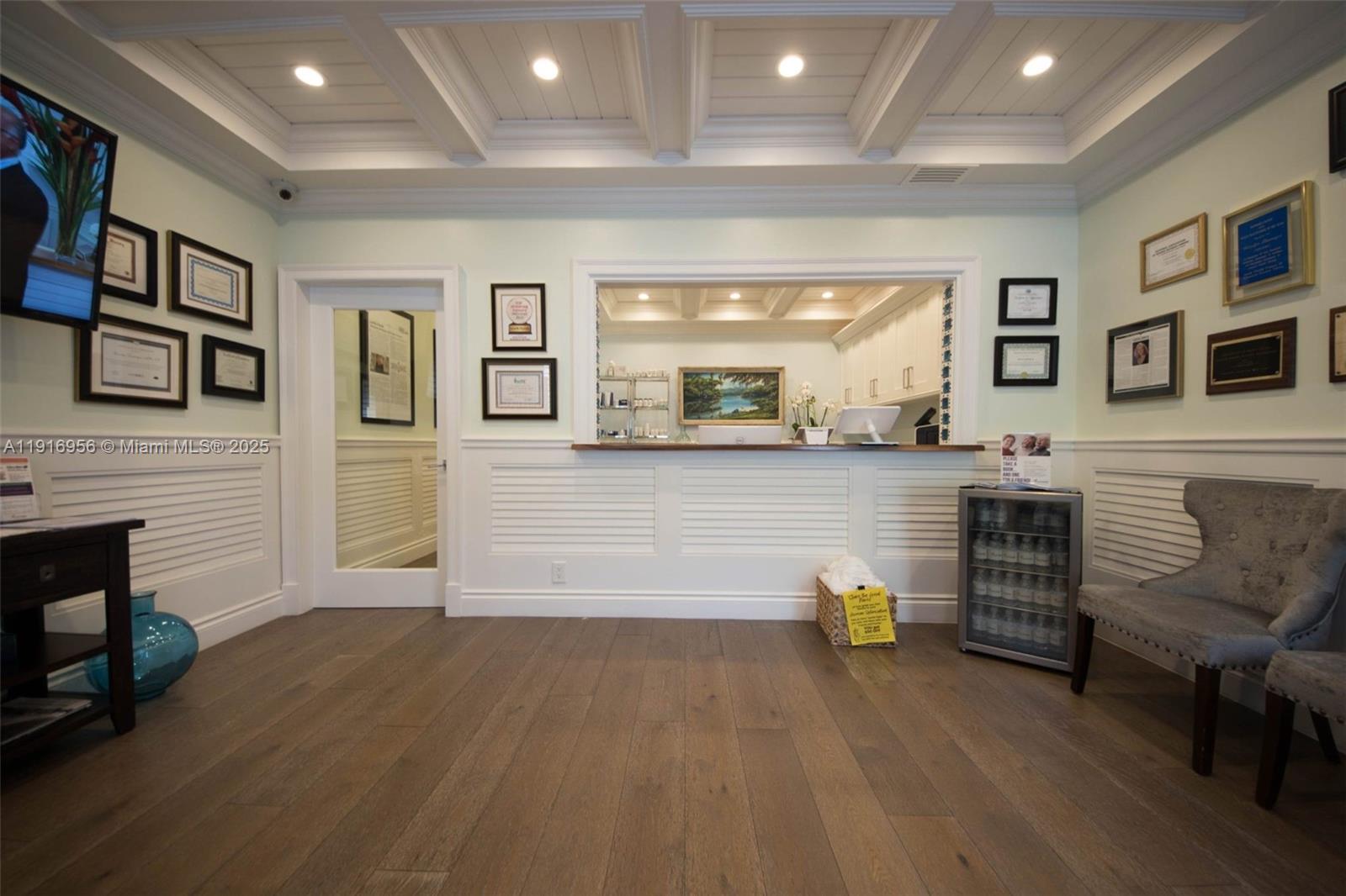   /   кв.футов $ 2025-11-19 0 Фото