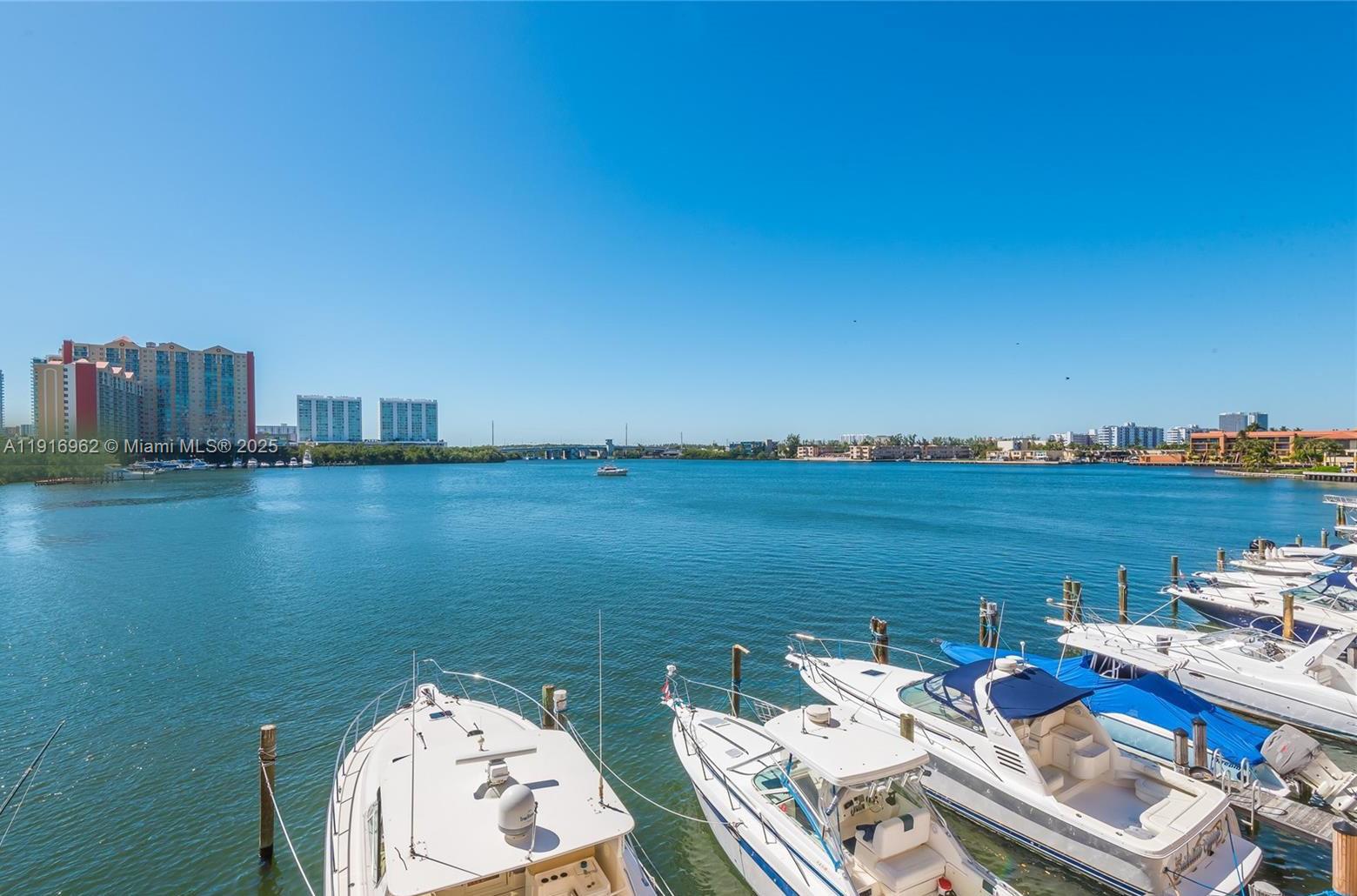 1212 2 / 2 1087 sq. ft. $ 2025-11-19 0 foto