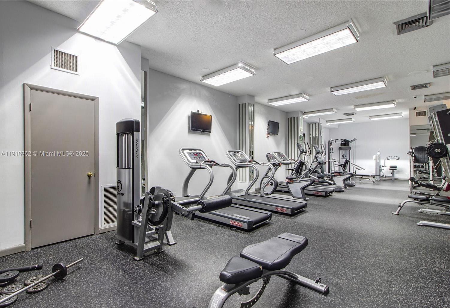 1212 2 / 2 1087 sq. ft. $ 2025-11-19 0 foto