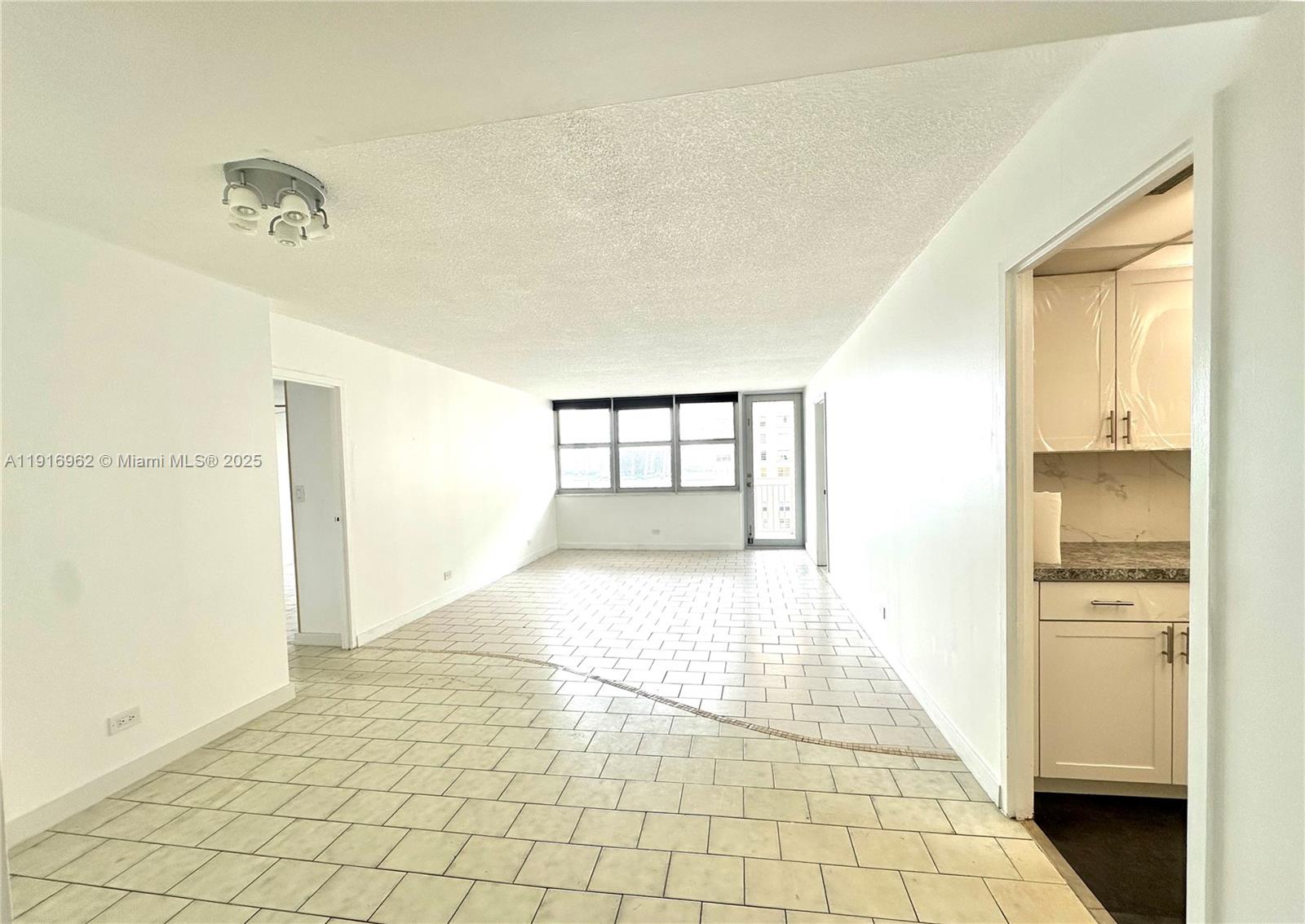 1212 2 / 2 1087 sq. ft. $ 2025-11-19 0 foto