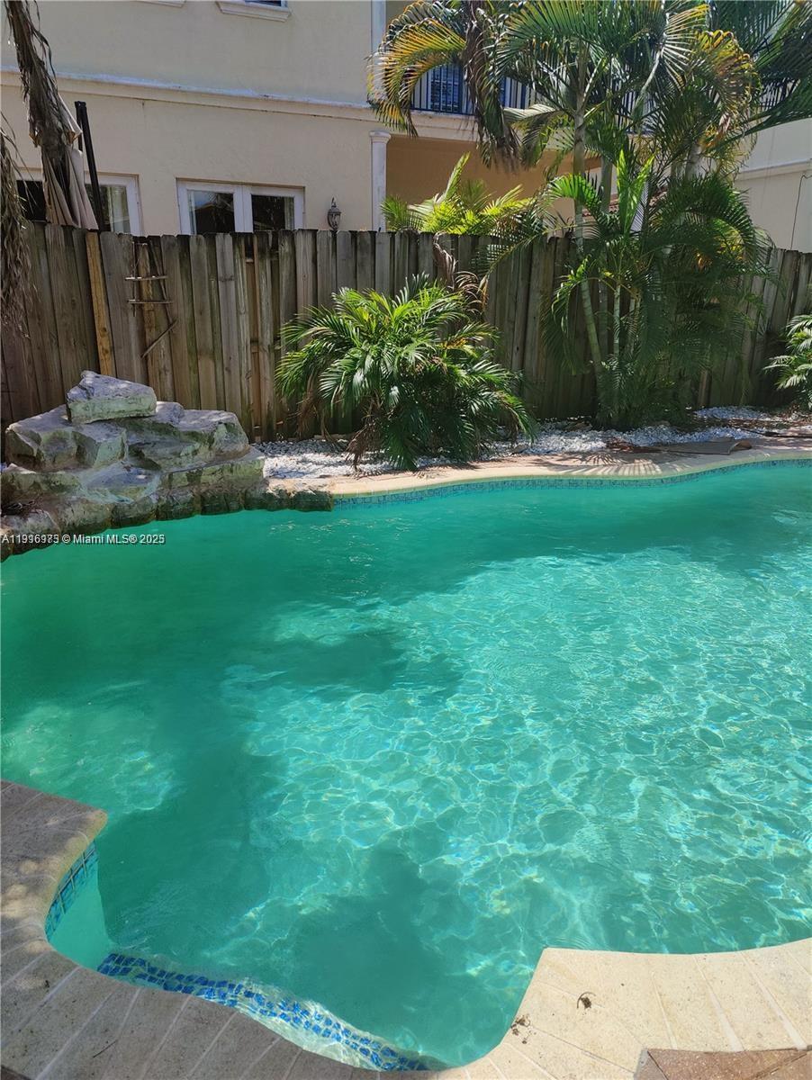 See details / 2268 sq. ft. $ 2025-11-19 0 Photo