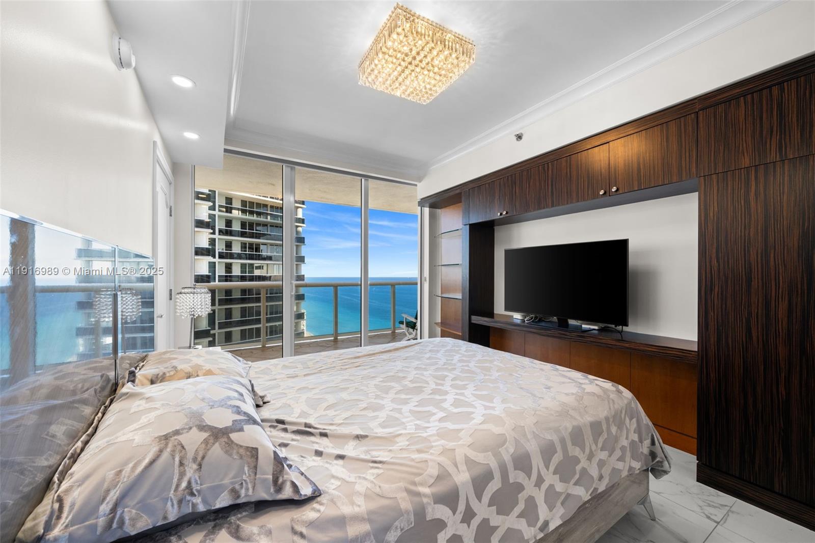 3708 2 / 2 1458 sq. ft. $ 2025-11-19 0 Photo