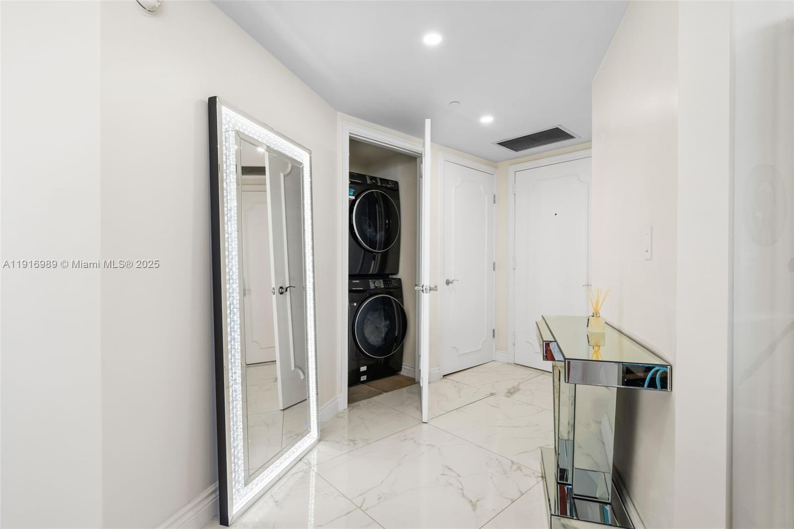 3708 2 / 2 1458 sq. ft. $ 2025-11-19 0 Photo