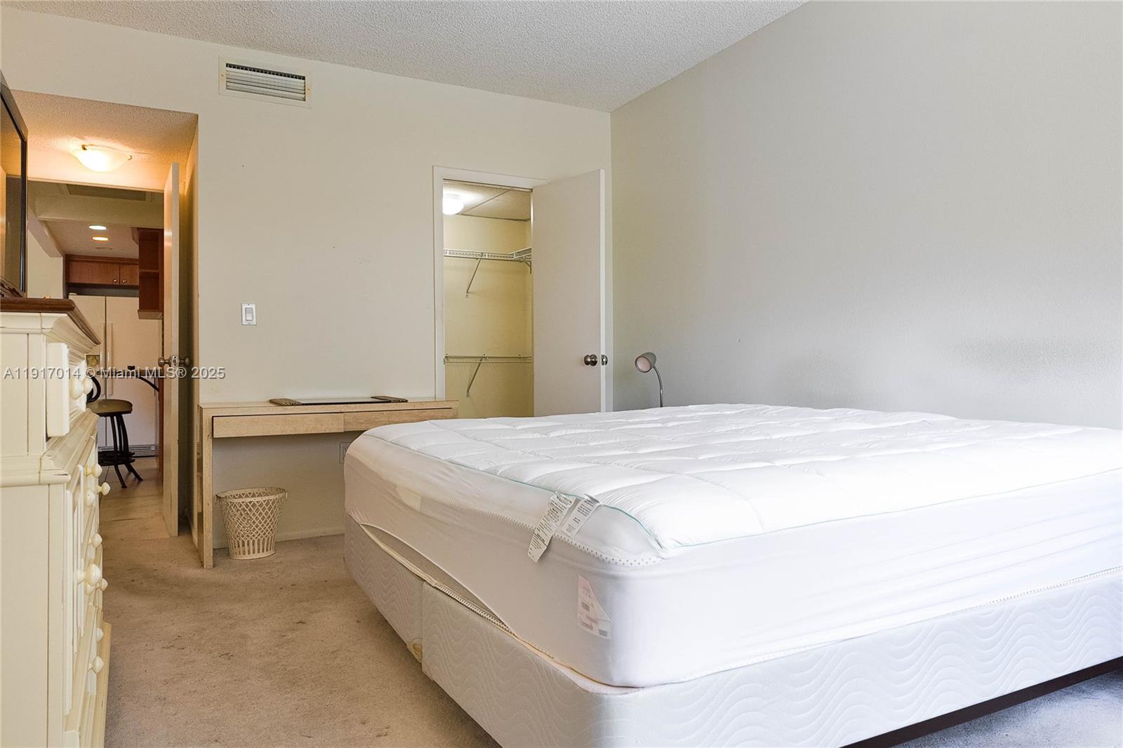 3A 1 / 2 870 кв.футов $ 2025-11-19 0 Фото