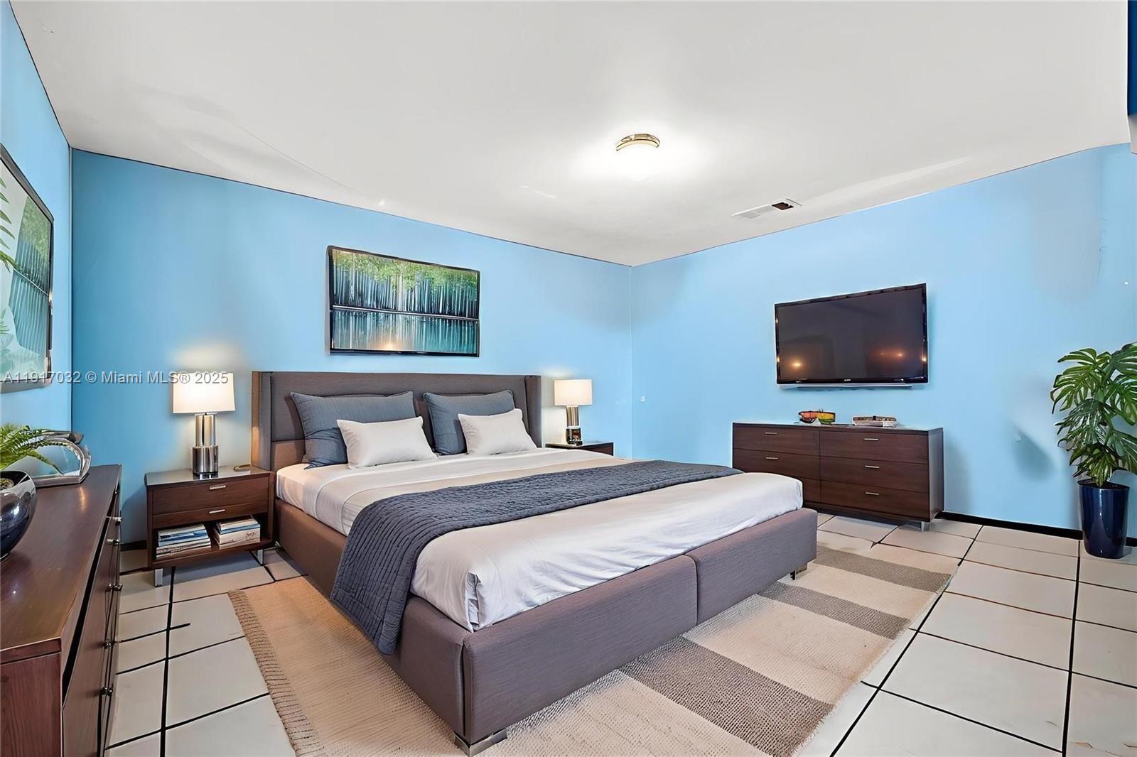   /  895 sq. ft. $ 2025-11-19 0 Photo