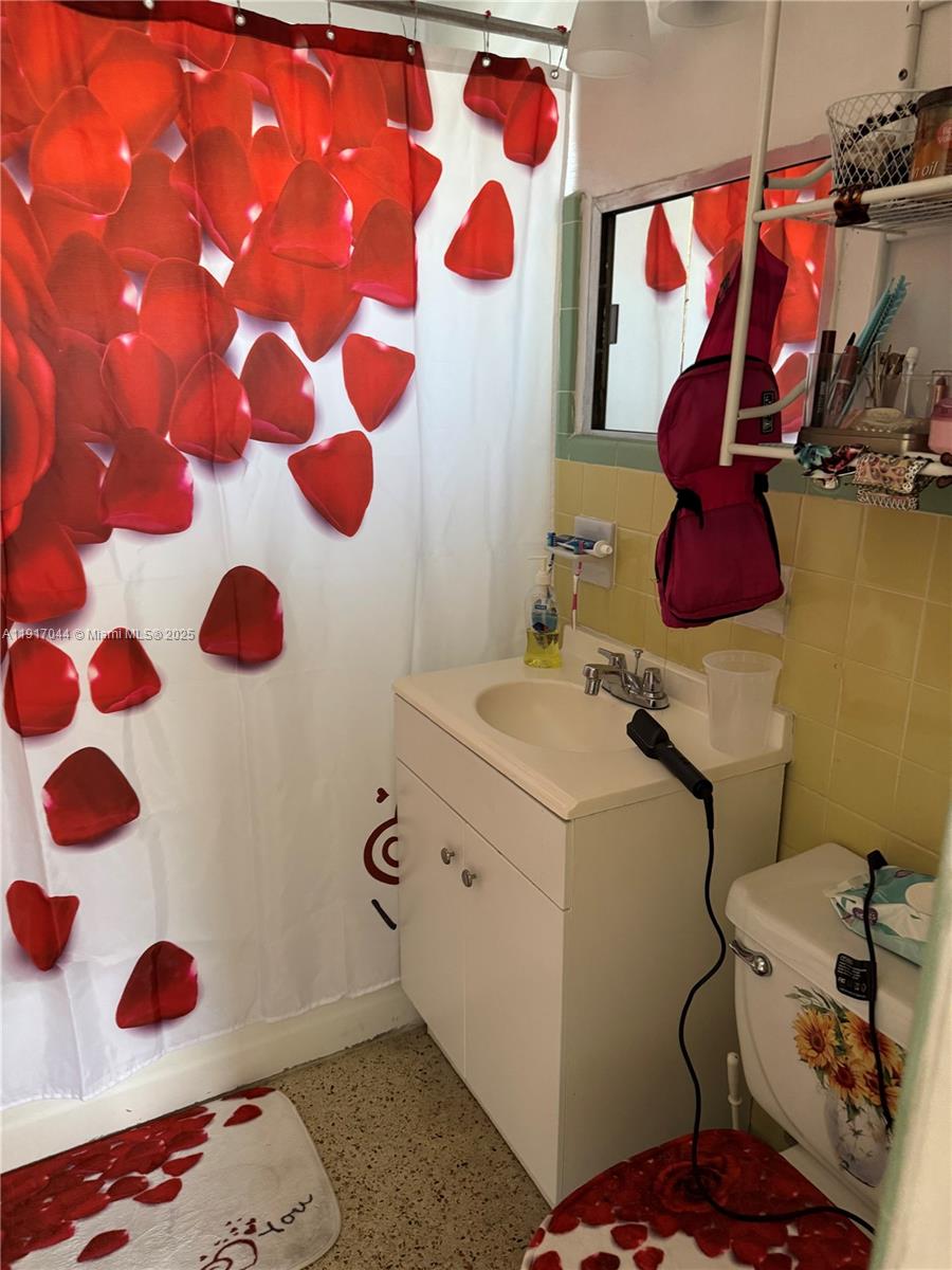   /   кв.футов $ 2025-11-19 0 Фото