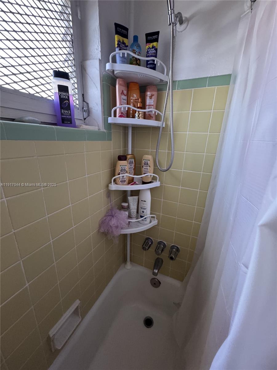   /   кв.футов $ 2025-11-19 0 Фото