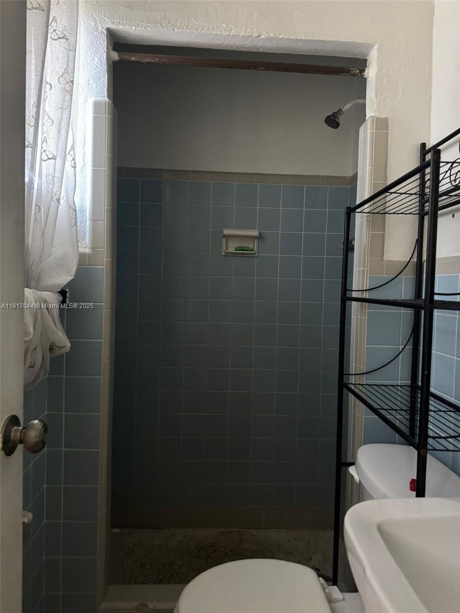   /   кв.футов $ 2025-11-19 0 Фото