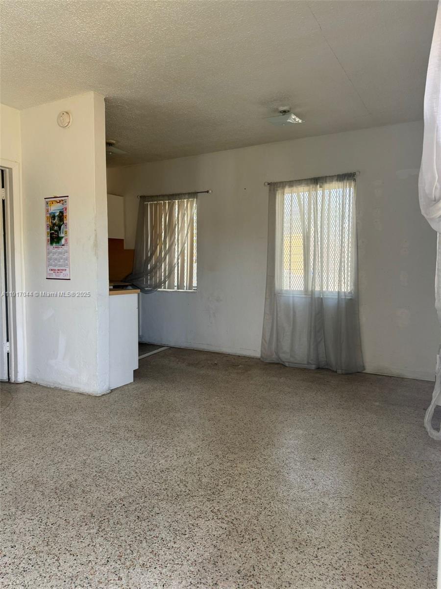   /   кв.футов $ 2025-11-19 0 Фото