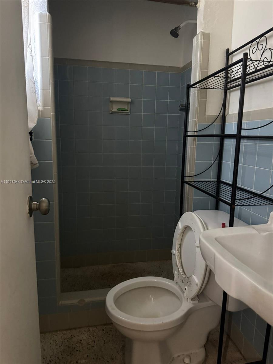   /   кв.футов $ 2025-11-19 0 Фото