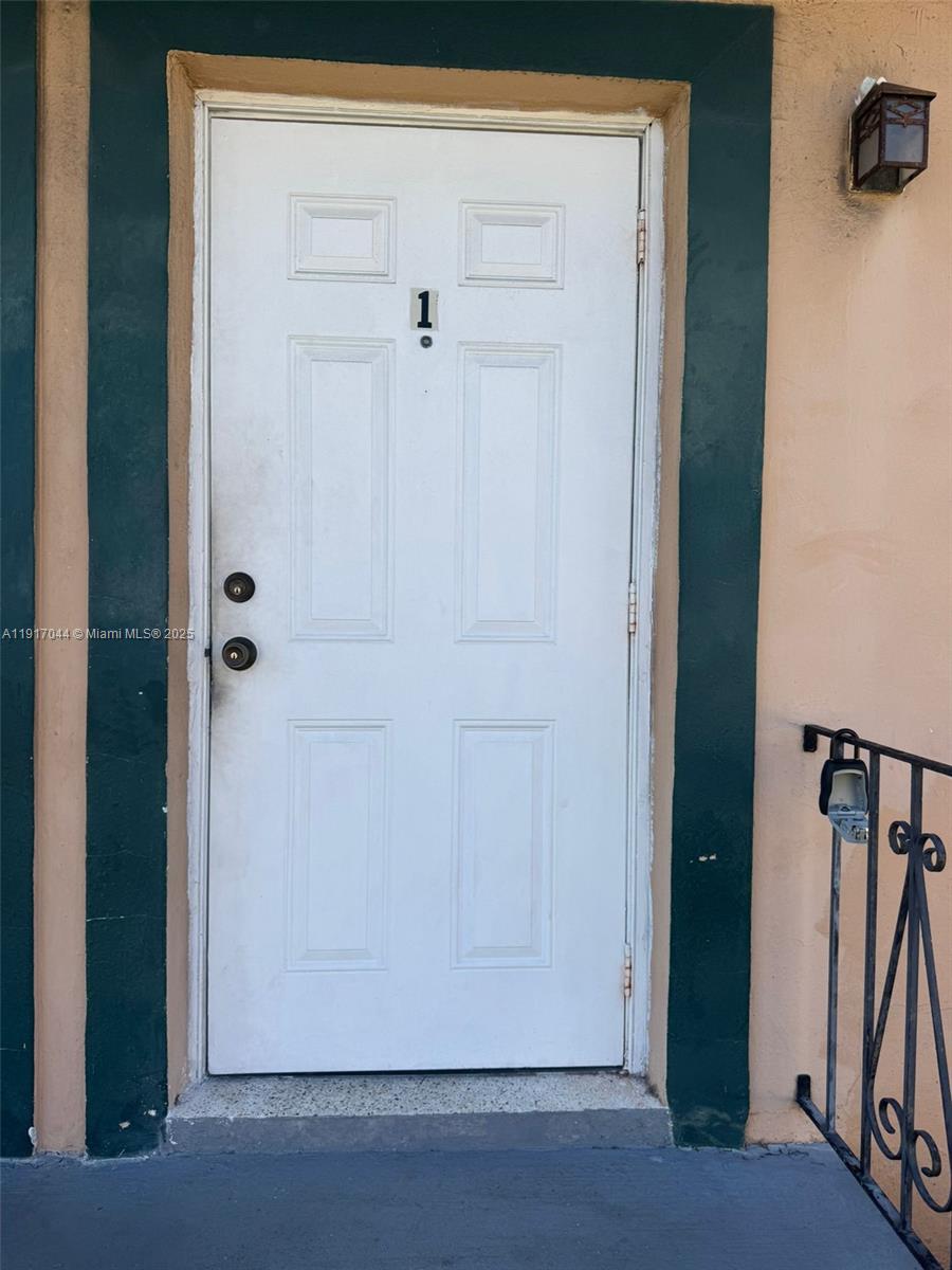   /   кв.футов $ 2025-11-19 0 Фото