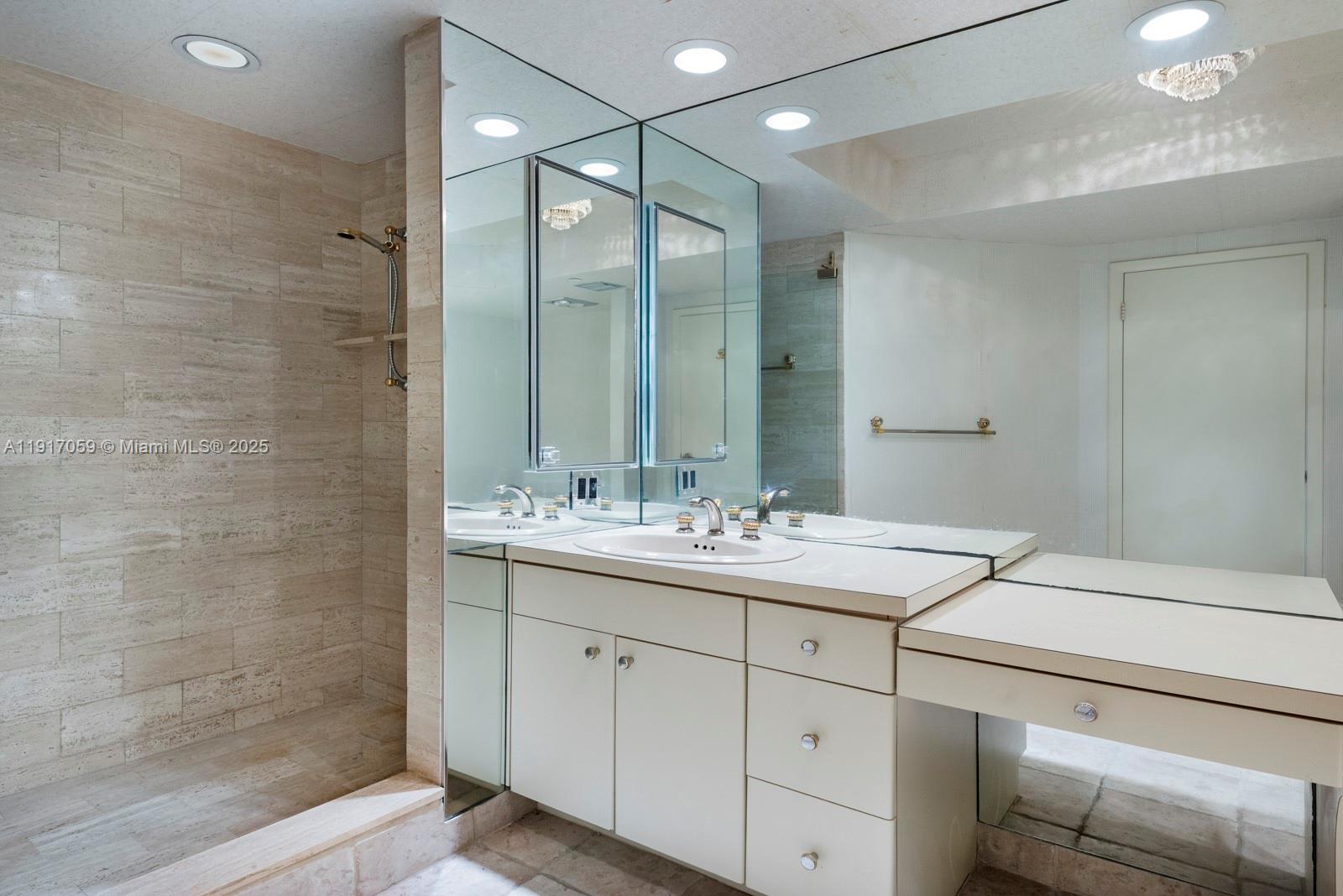 Photo of 20281 Country Club Dr  #1009, Aventura, Florida, 33180 - Primary Bathroom