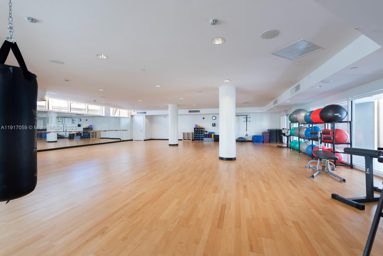 Photo of 20281 Country Club Dr  #1009, Aventura, Florida, 33180 - 