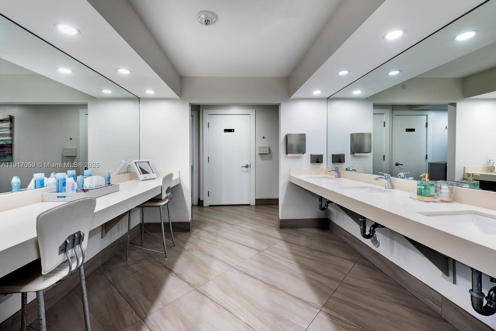 Photo of 20281 Country Club Dr  #1009, Aventura, Florida, 33180 - 