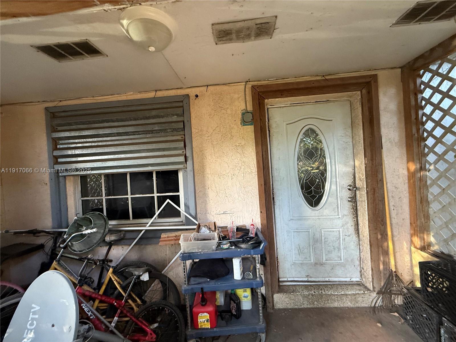 Подробнее 13401 3 / 2 1173 кв.футов $ 2025-11-19 0 Фото