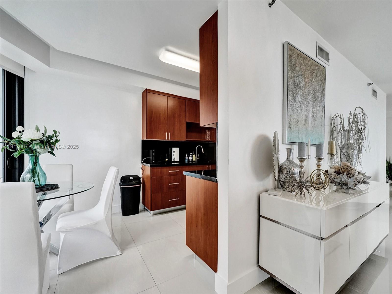 Photo of 20281 Country Club Dr #1114, Aventura, Florida, 33180 -