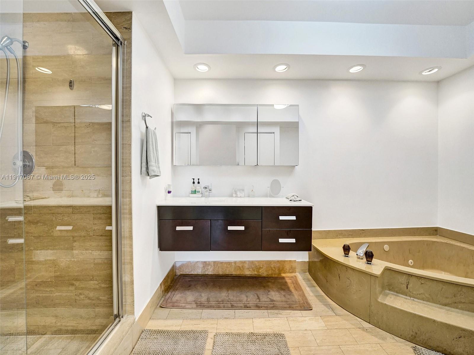 Photo of 20281 Country Club Dr #1114, Aventura, Florida, 33180 -