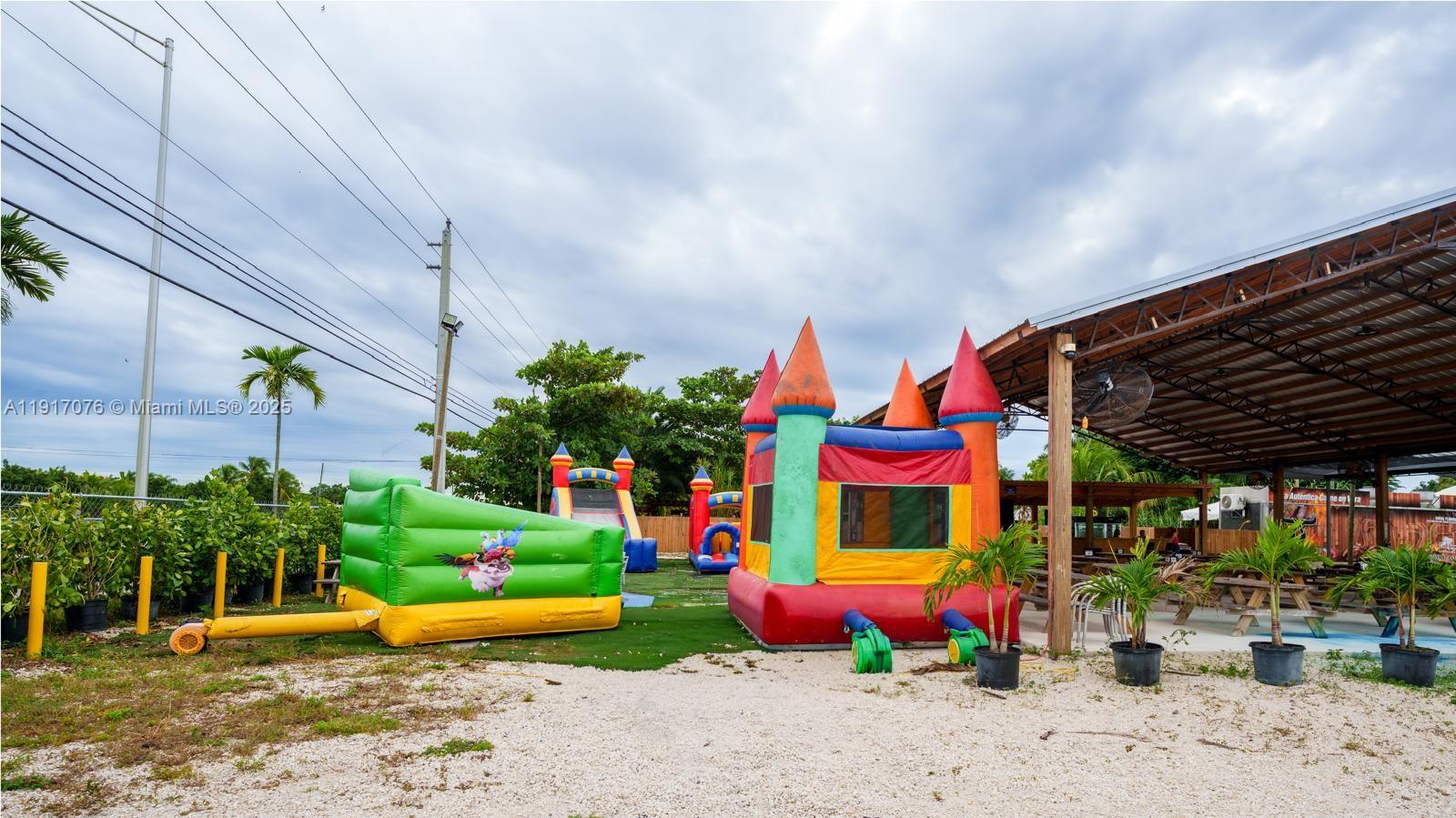   /   sq. ft. $ 2025-11-19 0 foto