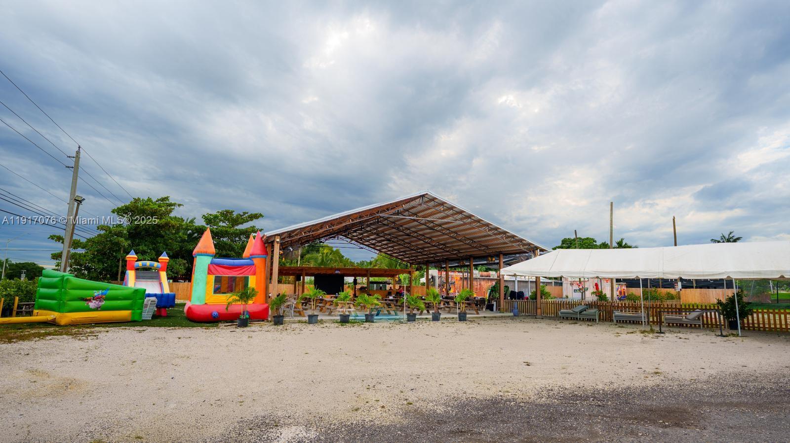   /   sq. ft. $ 2025-11-19 0 foto