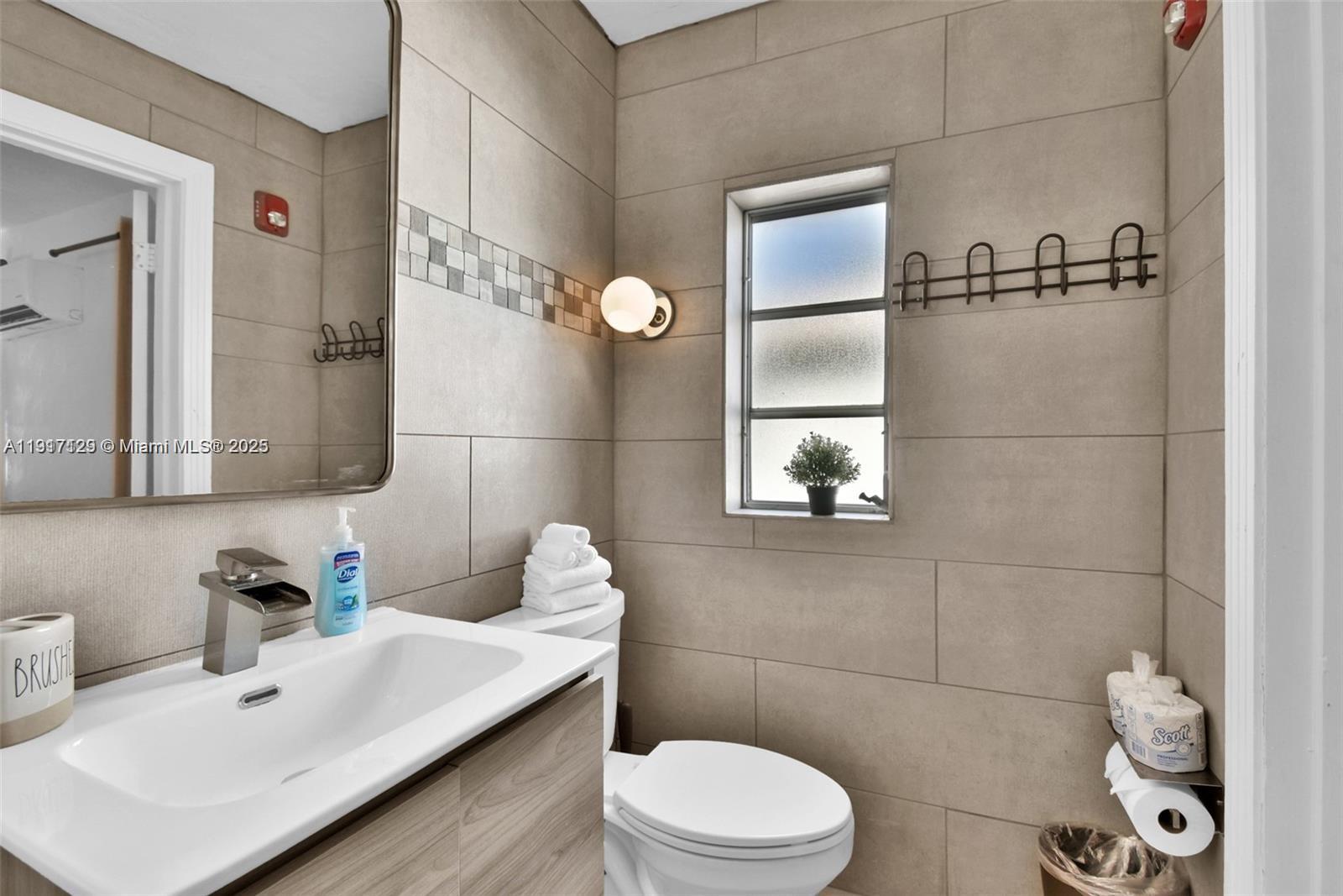 See details / sq. ft. $ 2025-11-19 0 Photo