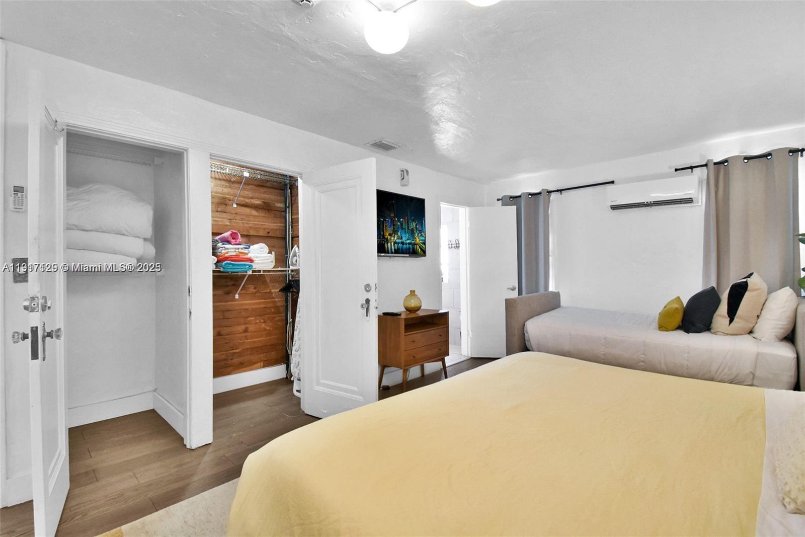 See details / sq. ft. $ 2025-11-19 0 Photo