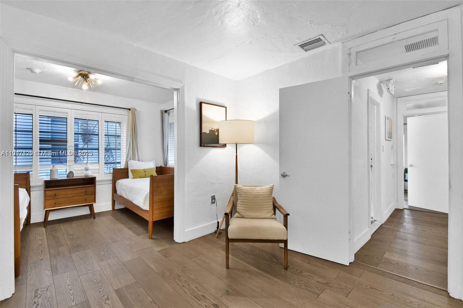 See details / sq. ft. $ 2025-11-19 0 Photo