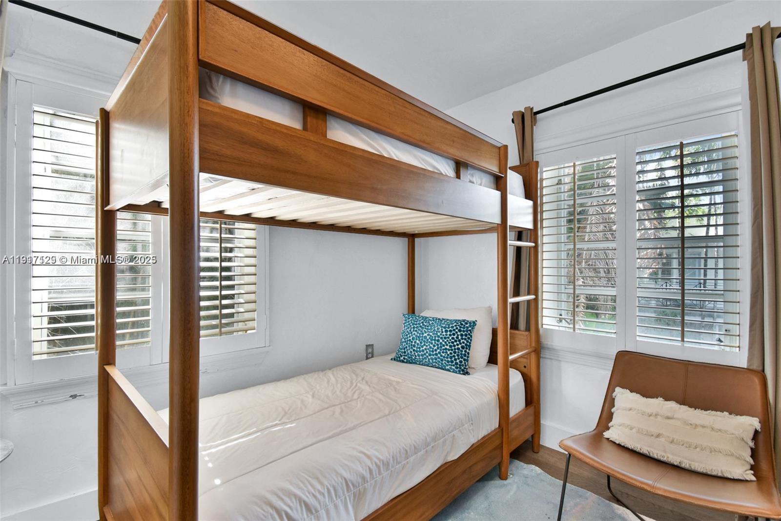 See details / sq. ft. $ 2025-11-19 0 Photo