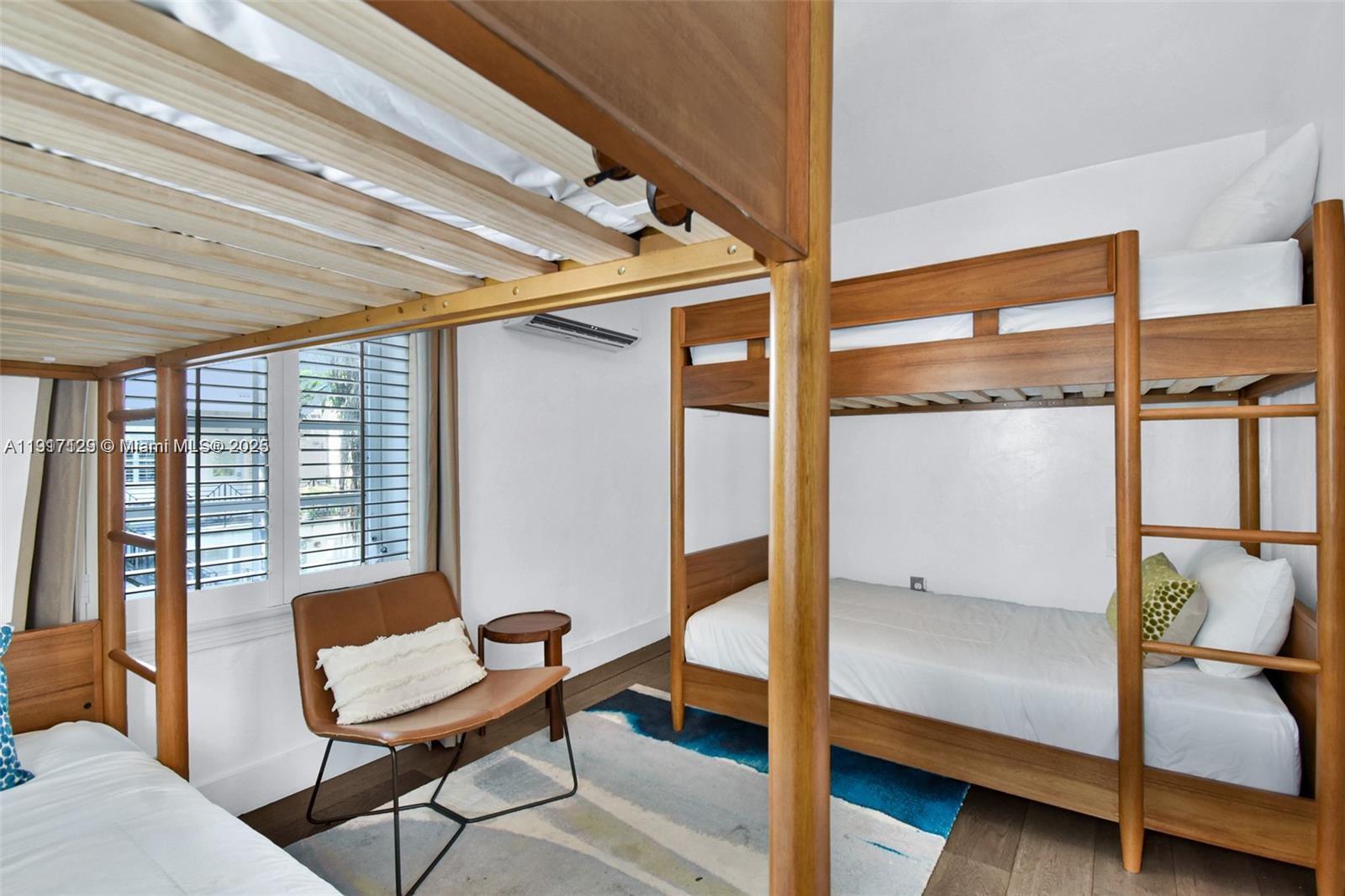 See details / sq. ft. $ 2025-11-19 0 Photo