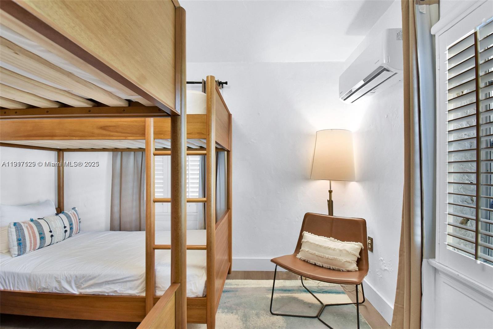 See details / sq. ft. $ 2025-11-19 0 Photo