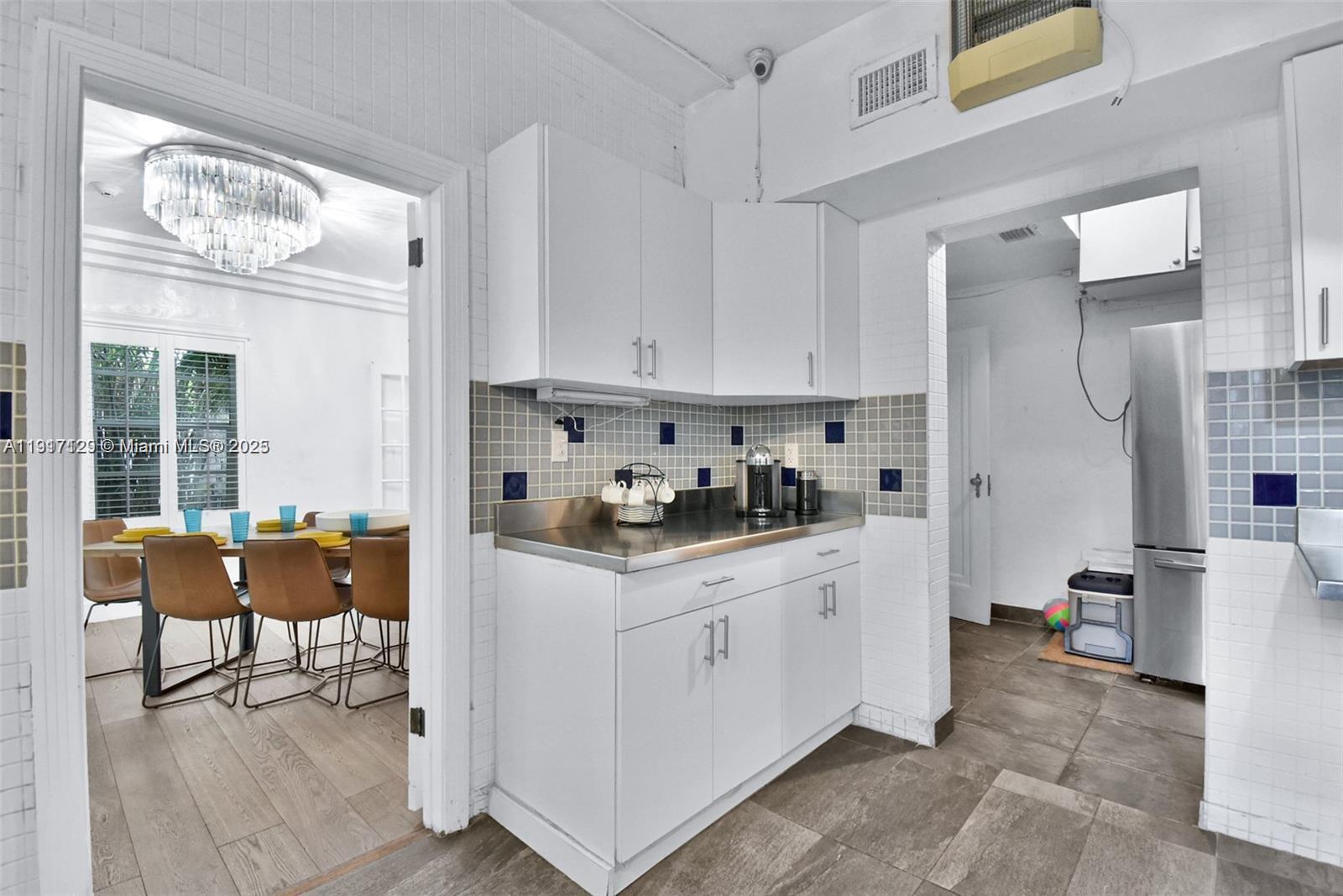 See details / sq. ft. $ 2025-11-19 0 Photo