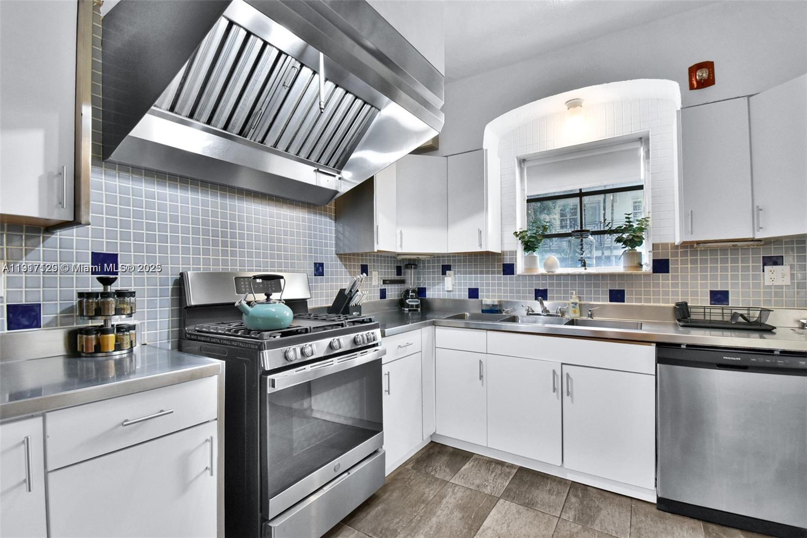 See details / sq. ft. $ 2025-11-19 0 Photo