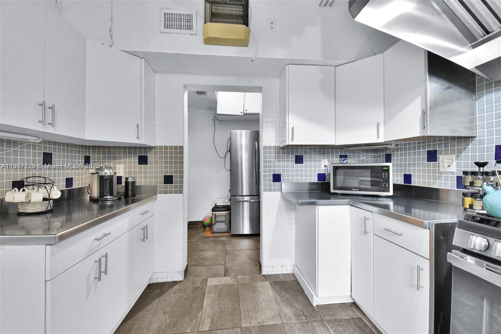 See details / sq. ft. $ 2025-11-19 0 Photo