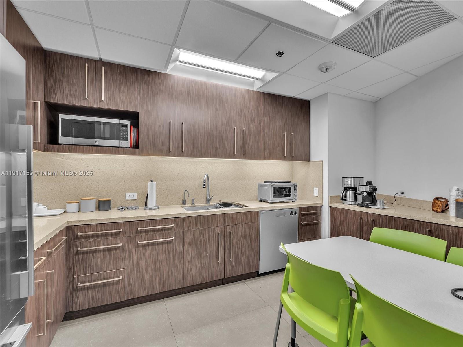   /   sq. ft. $ 2025-11-19 0 Photo