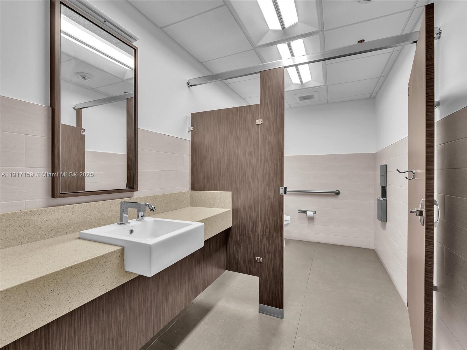   /   sq. ft. $ 2025-11-19 0 Photo