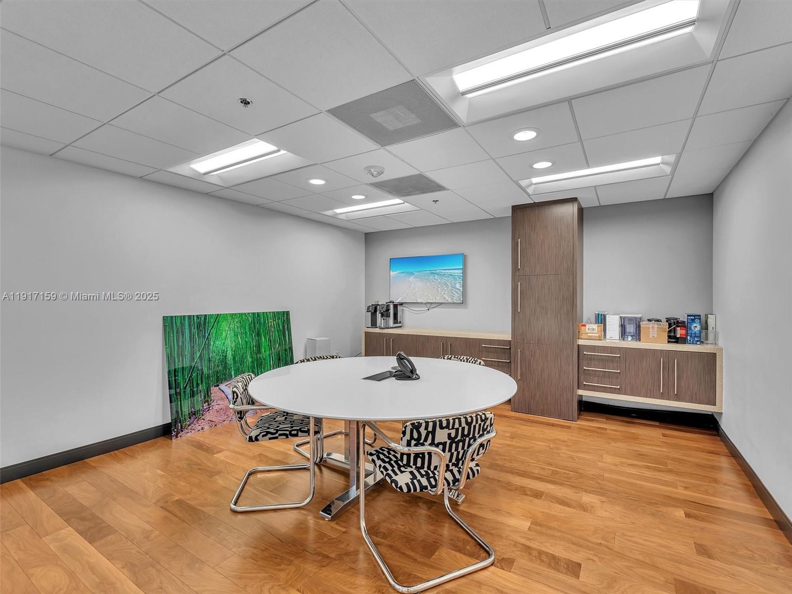   /   sq. ft. $ 2025-11-19 0 Photo