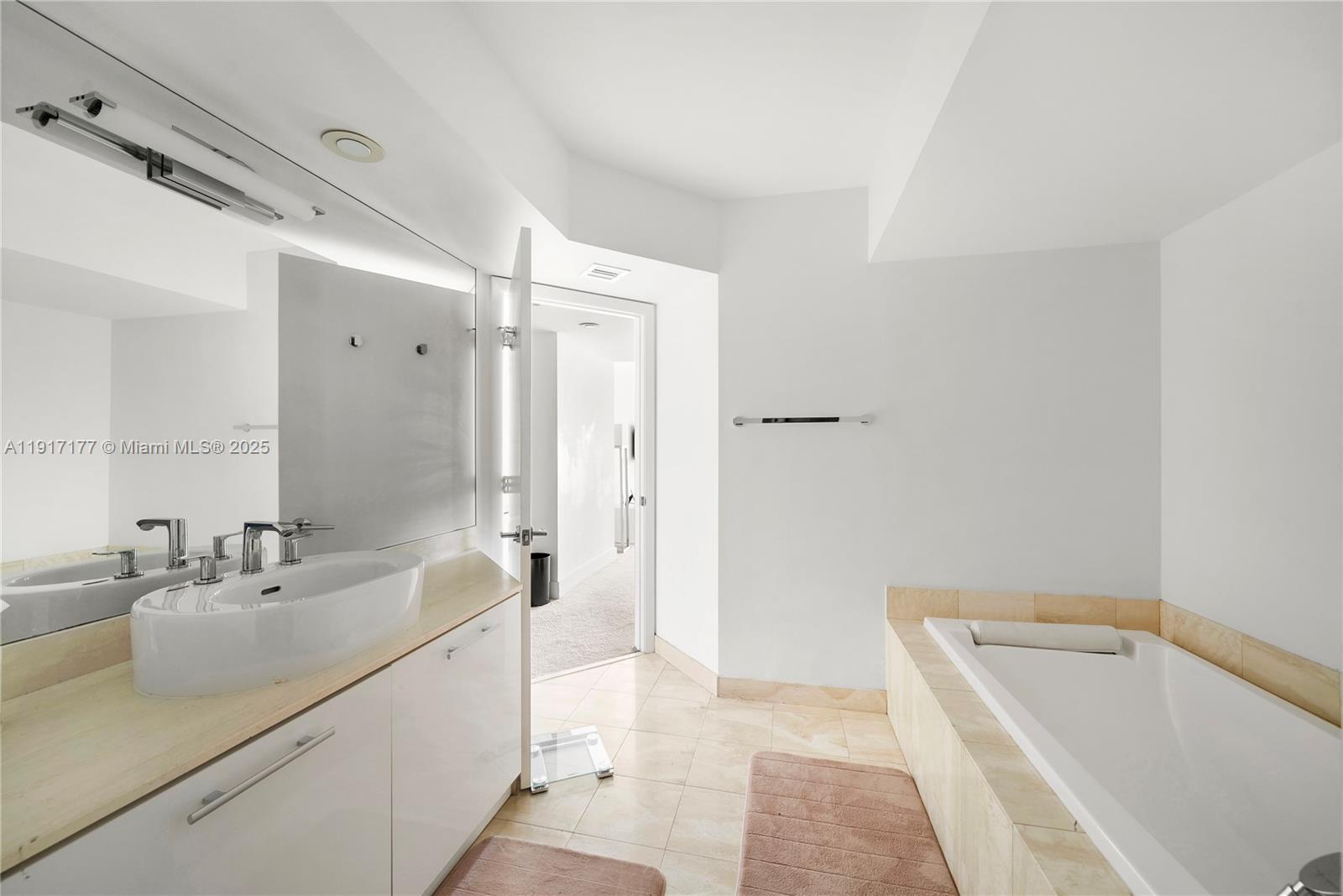 See details 2407 3 / 3 1520 sq. ft. $ 2025-11-19 0 Photo